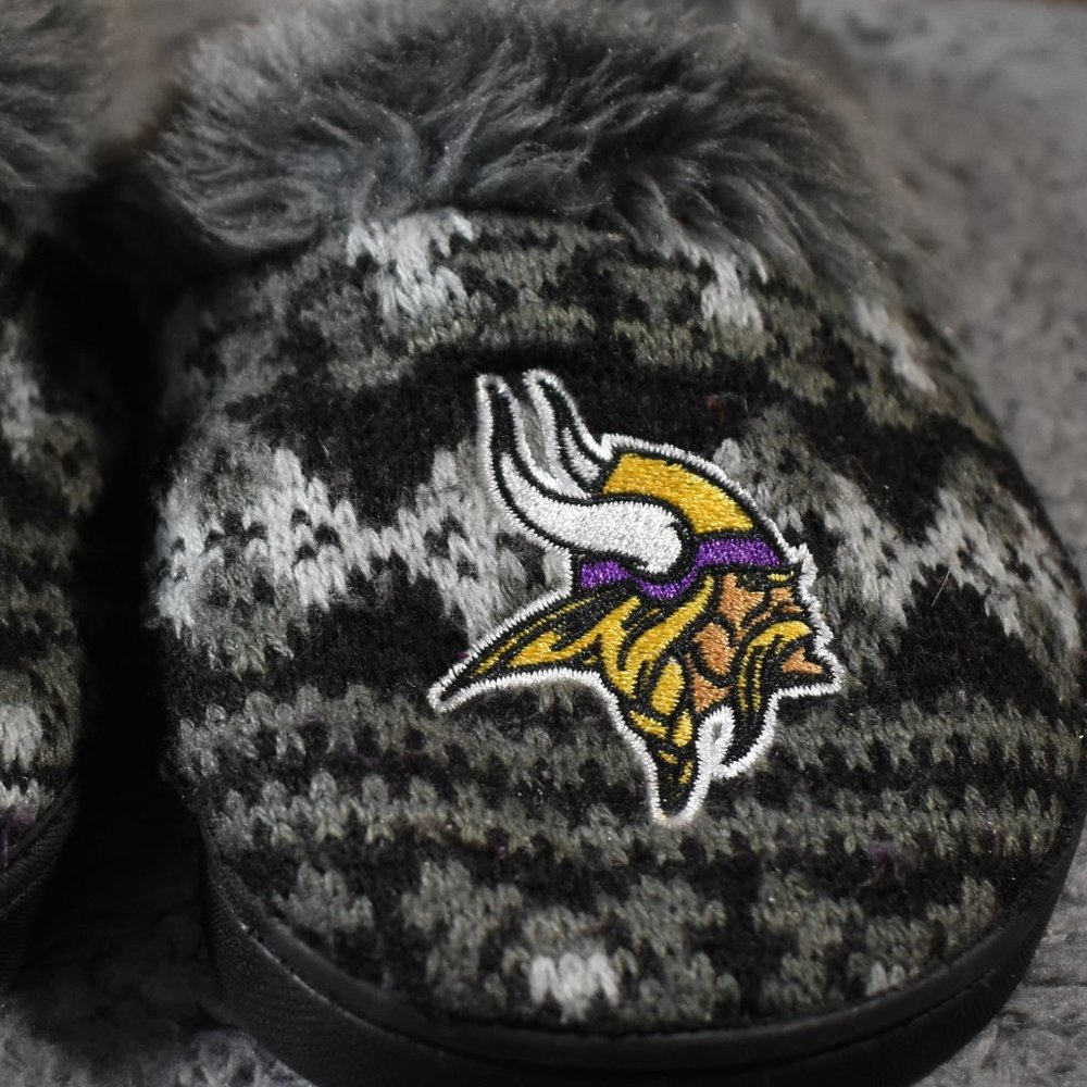 Minnesota Vikings Hard Bottom Sweater Slippers Size 7-8
